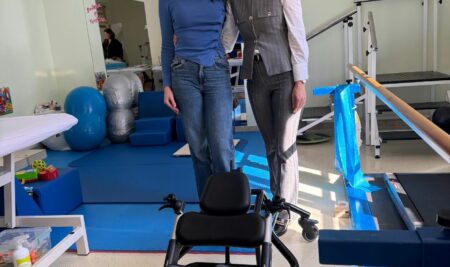 DONACIJA OPREME ZA KABINET FIZIOTERAPEUTA -MYGO VERTIKALIZATOR